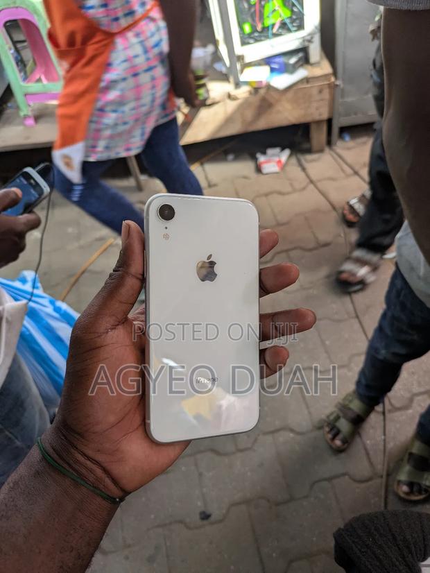 Apple iPhone XR 128 GB White photo 2