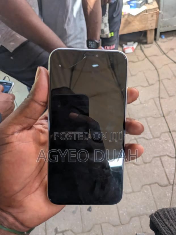 Apple iPhone XR 128 GB White photo 4
