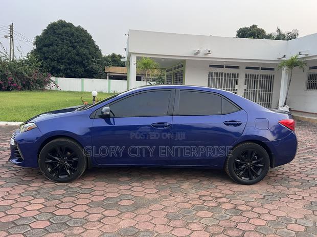 Toyota Corolla SE (1.8L 4cyl 2A) 2018 Blue