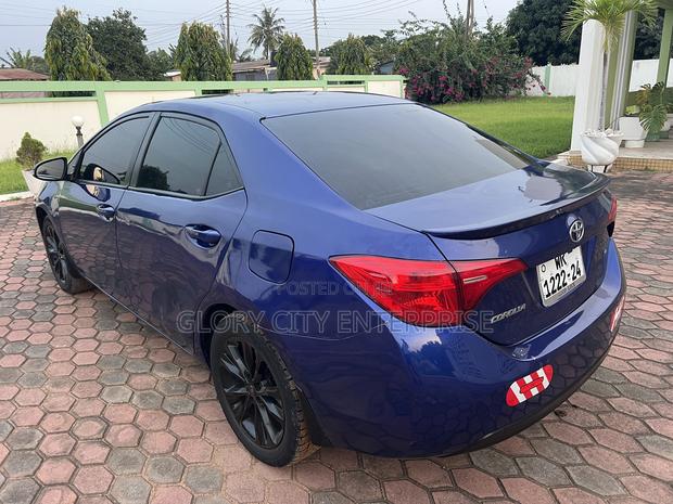 Toyota Corolla SE (1.8L 4cyl 2A) 2018 Blue