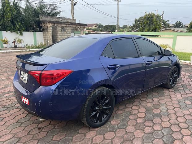 Toyota Corolla SE (1.8L 4cyl 2A) 2018 Blue