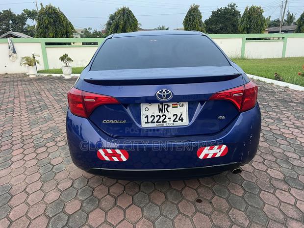 Toyota Corolla SE (1.8L 4cyl 2A) 2018 Blue