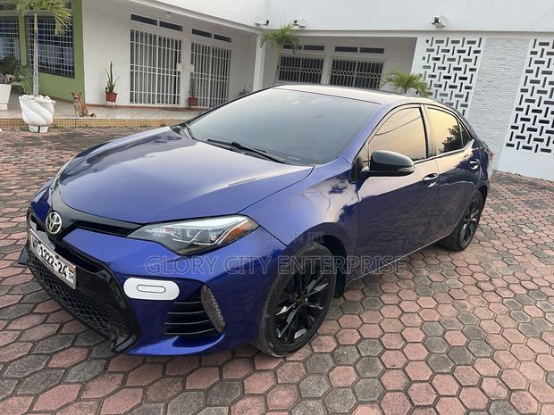 Toyota Corolla SE (1.8L 4cyl 2A) 2018 Blue