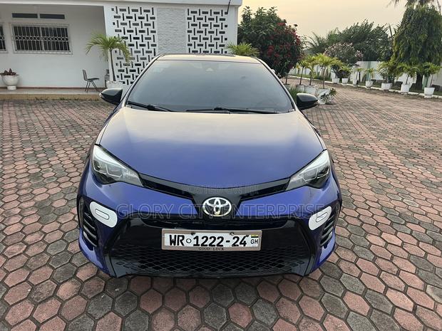 Toyota Corolla SE (1.8L 4cyl 2A) 2018 Blue