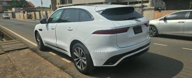 Jaguar F-Pace P250 R-Dynamic S AWD 2024 White photo 2