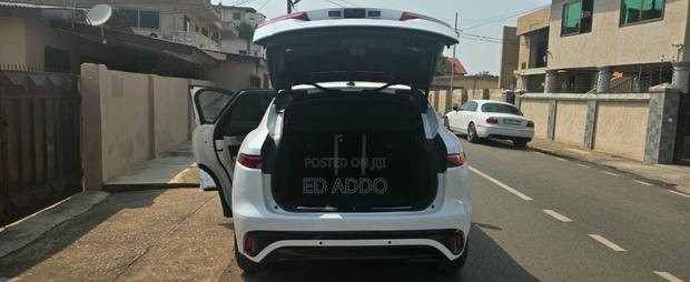 Jaguar F-Pace P250 R-Dynamic S AWD 2024 White photo 4