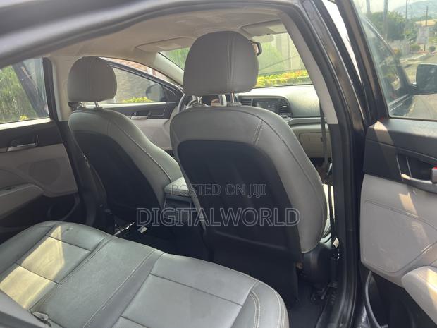 Hyundai Elantra Sport Sedan FWD (1.6L 4cyl 6M) 2017 Black