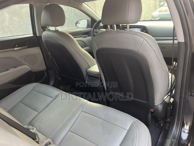 Hyundai Elantra Sport Sedan FWD (1.6L 4cyl 6M) 2017 Black