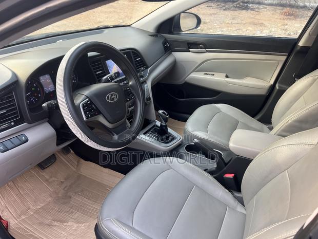 Hyundai Elantra Sport Sedan FWD (1.6L 4cyl 6M) 2017 Black