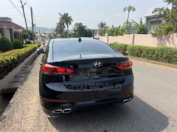 Hyundai Elantra Sport Sedan FWD (1.6L 4cyl 6M) 2017 Black