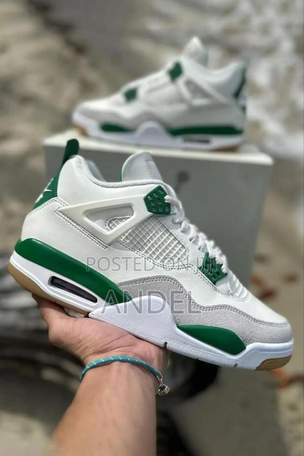 Air Jordan 4 photo 2
