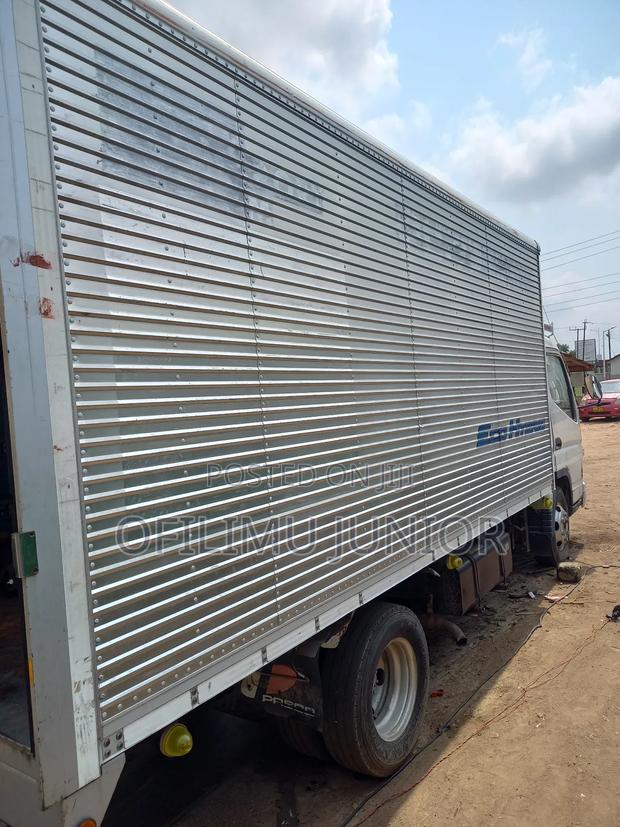 Mitsubishi Fuso 2013 White photo 6