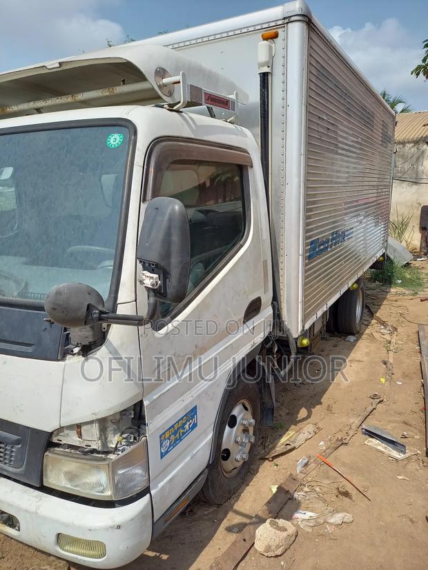 Mitsubishi Fuso 2013 White photo 8
