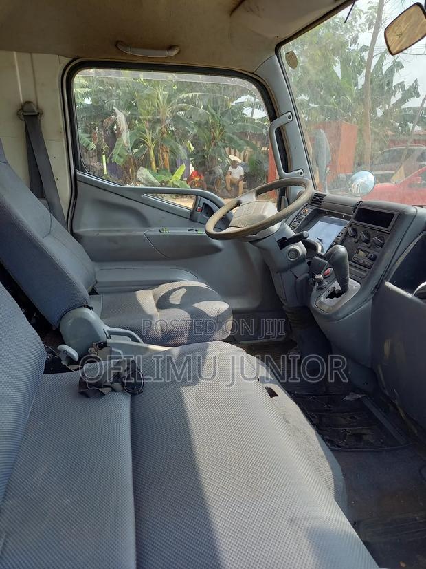 Mitsubishi Fuso 2013 White photo 9