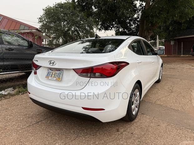 Hyundai Elantra SE Sedan FWD (1.8L 4cyl 6A) 2016 White