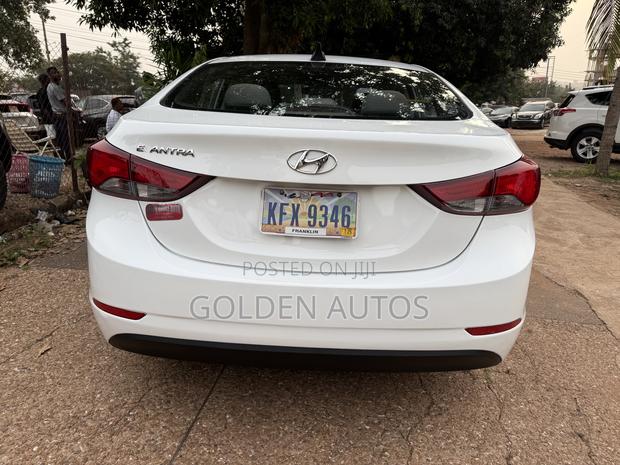 Hyundai Elantra SE Sedan FWD (1.8L 4cyl 6A) 2016 White