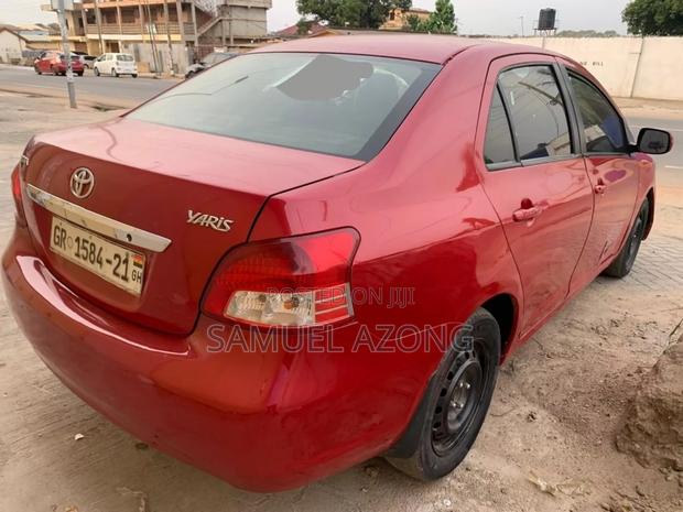 Toyota Yaris Base Sedan 4dr 2011 Red