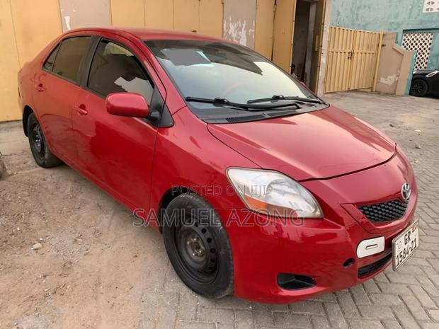 Toyota Yaris Base Sedan 4dr 2011 Red