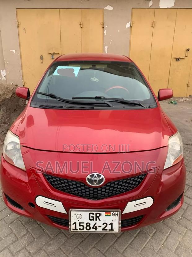 Toyota Yaris Base Sedan 4dr 2011 Red