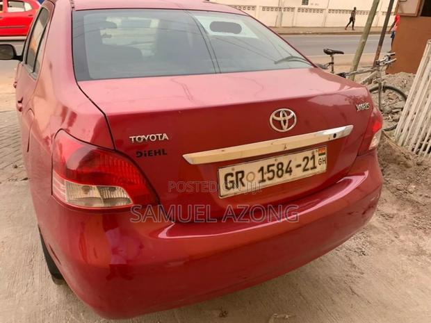 Toyota Yaris Base Sedan 4dr 2011 Red