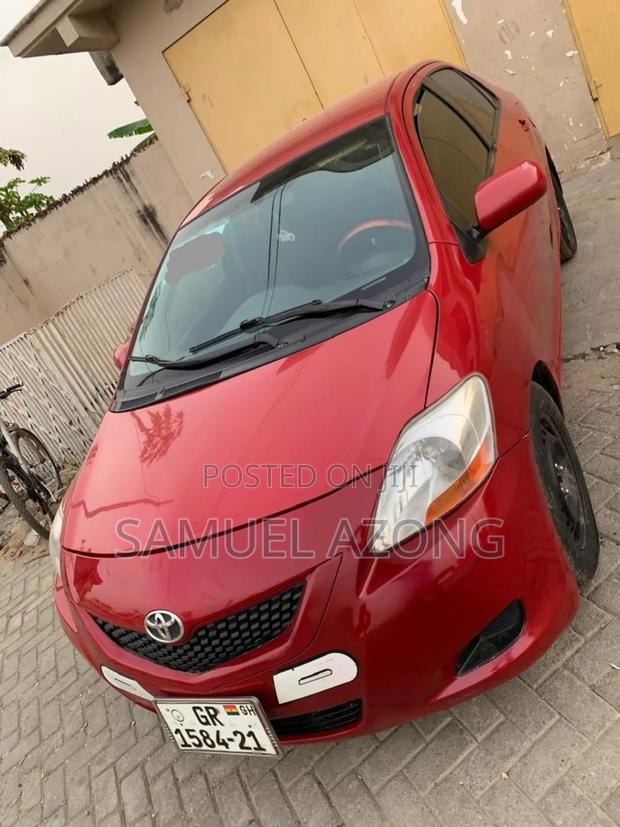 Toyota Yaris Base Sedan 4dr 2011 Red