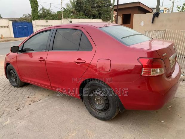 Toyota Yaris Base Sedan 4dr 2011 Red