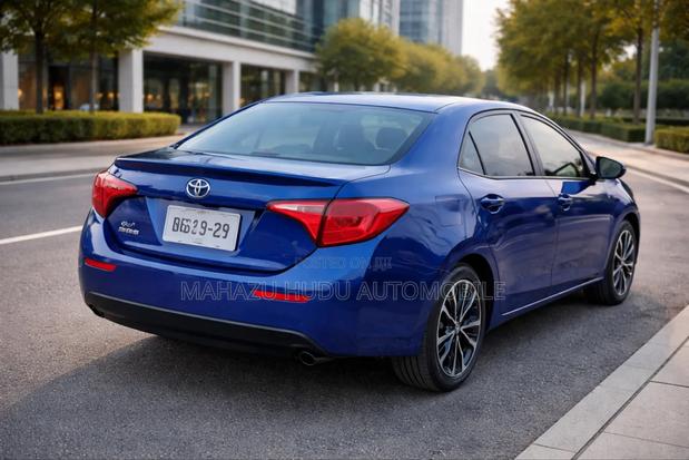 Toyota Corolla SE (1.8L 4cyl 2A) 2018 Blue