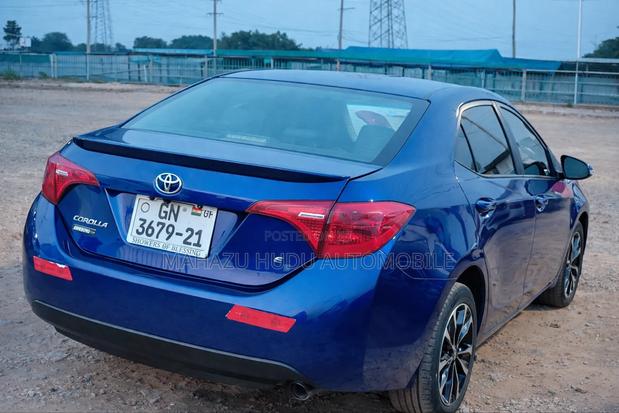 Toyota Corolla SE (1.8L 4cyl 2A) 2018 Blue