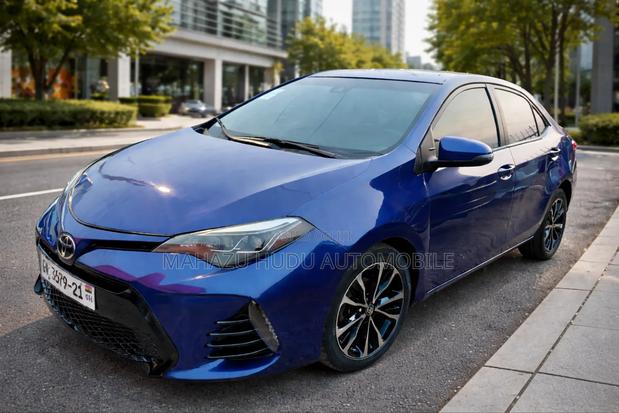 Toyota Corolla SE (1.8L 4cyl 2A) 2018 Blue