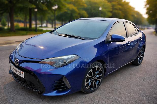 Toyota Corolla SE (1.8L 4cyl 2A) 2018 Blue