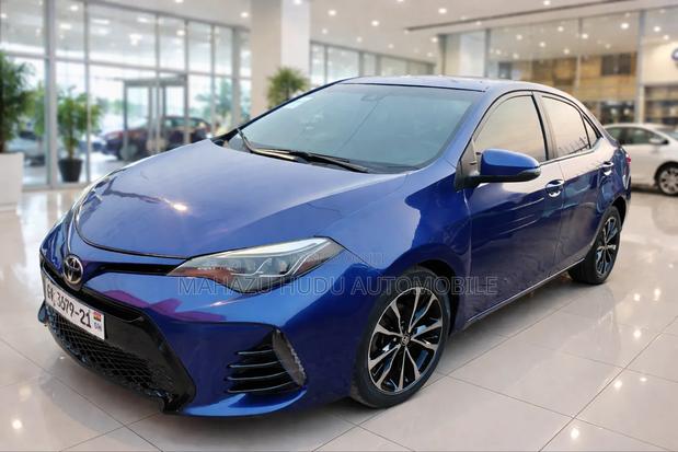 Toyota Corolla SE (1.8L 4cyl 2A) 2018 Blue