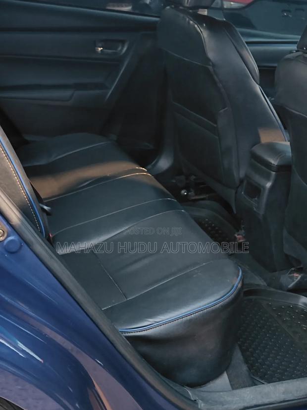 Toyota Corolla SE (1.8L 4cyl 2A) 2018 Blue