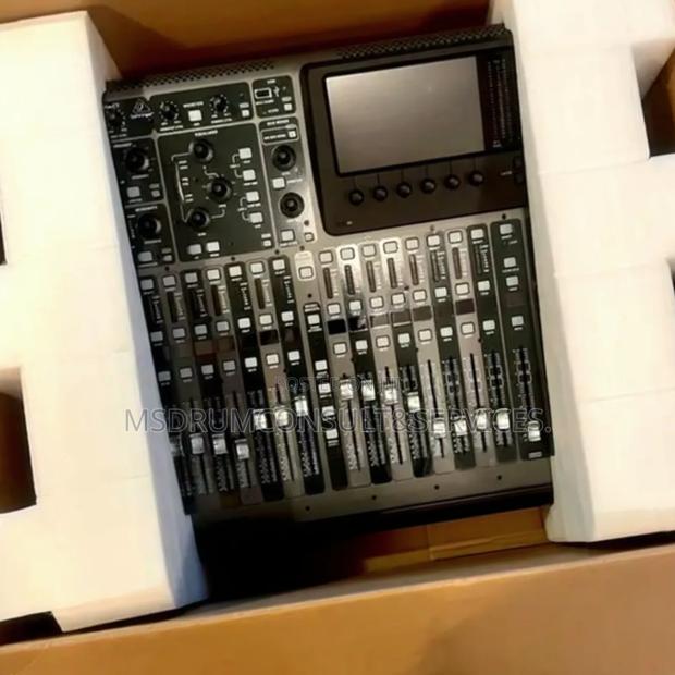 X32 Compact photo 2