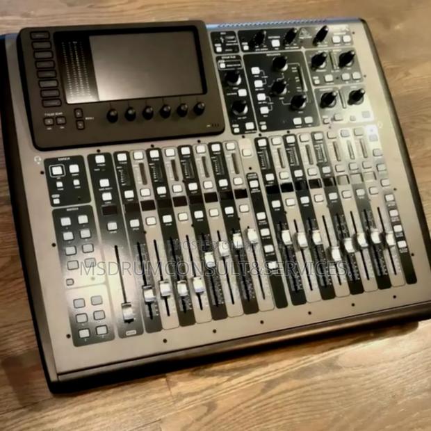 X32 Compact photo 3