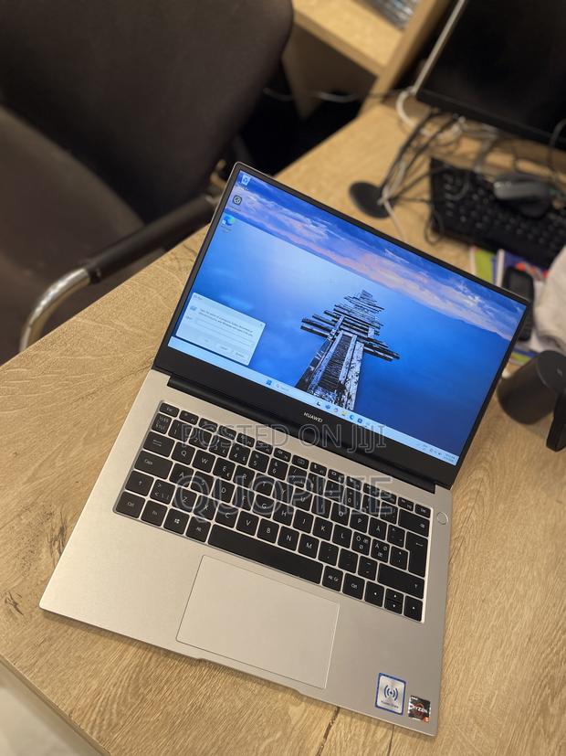 Laptop Huawei MateBook 13 WRT-W19E 8GB AMD Ryzen 5 SSD 512GB