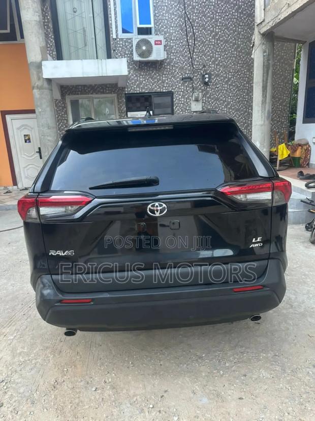 Toyota RAV4 LE AWD 2020 Black