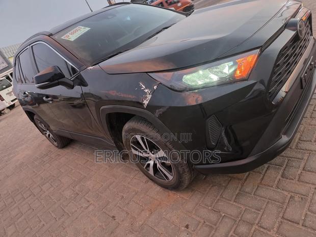 Toyota RAV4 LE AWD 2020 Black