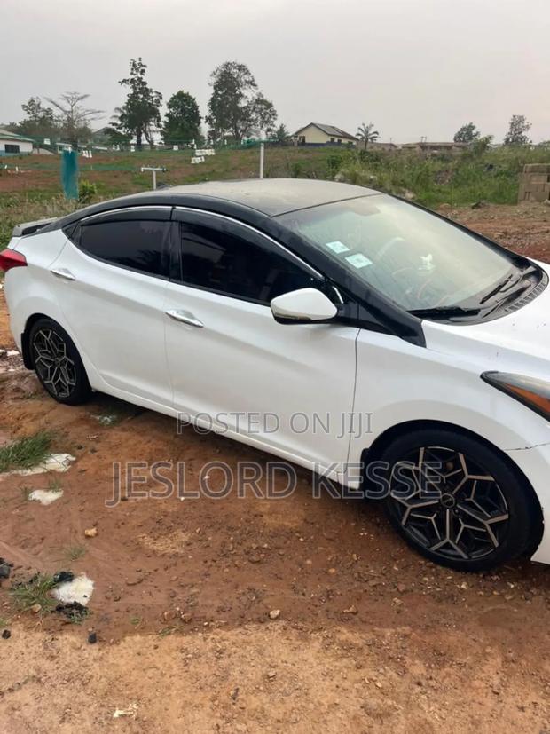 Hyundai Elantra 2013 White photo 5