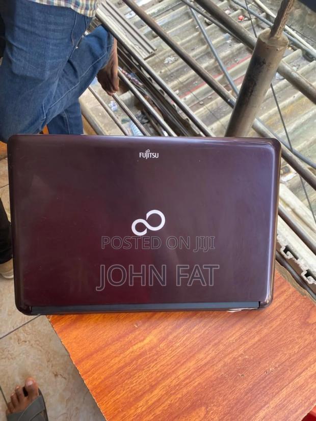 Laptop Fujitsu Amilo Pa3553 4GB Intel HDD 250GB photo 2