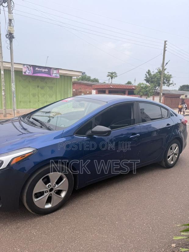 Kia Forte EX Sedan 2018 Blue photo 2