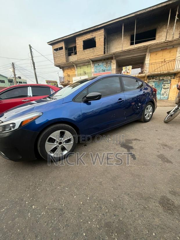 Kia Forte EX Sedan 2018 Blue photo 3