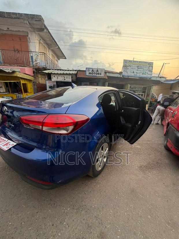 Kia Forte EX Sedan 2018 Blue photo 4