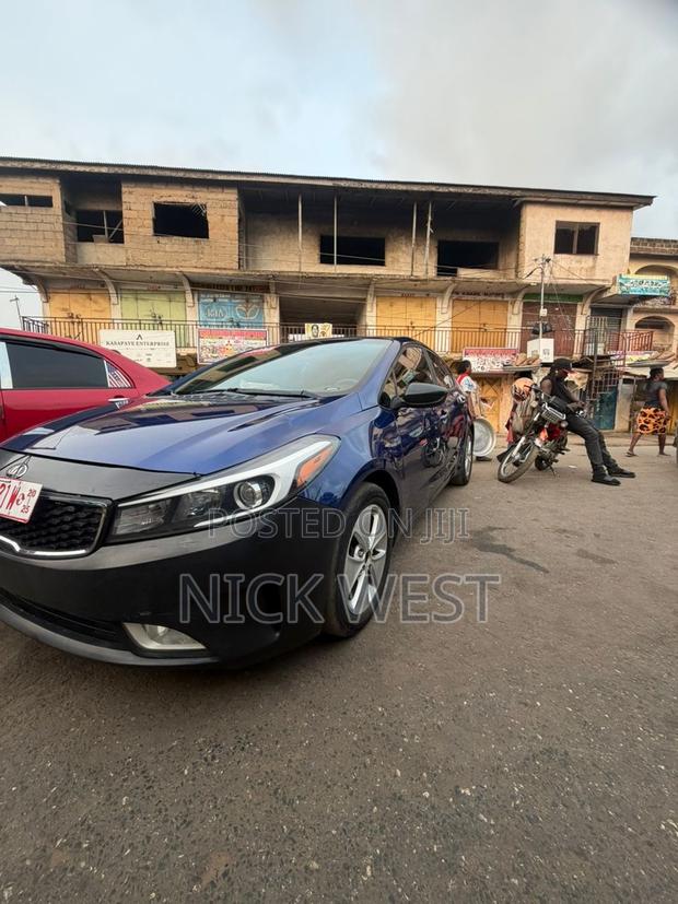 Kia Forte EX Sedan 2018 Blue photo 6
