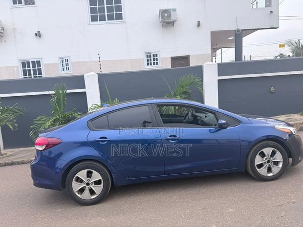 Kia Forte EX Sedan 2018 Blue photo 10