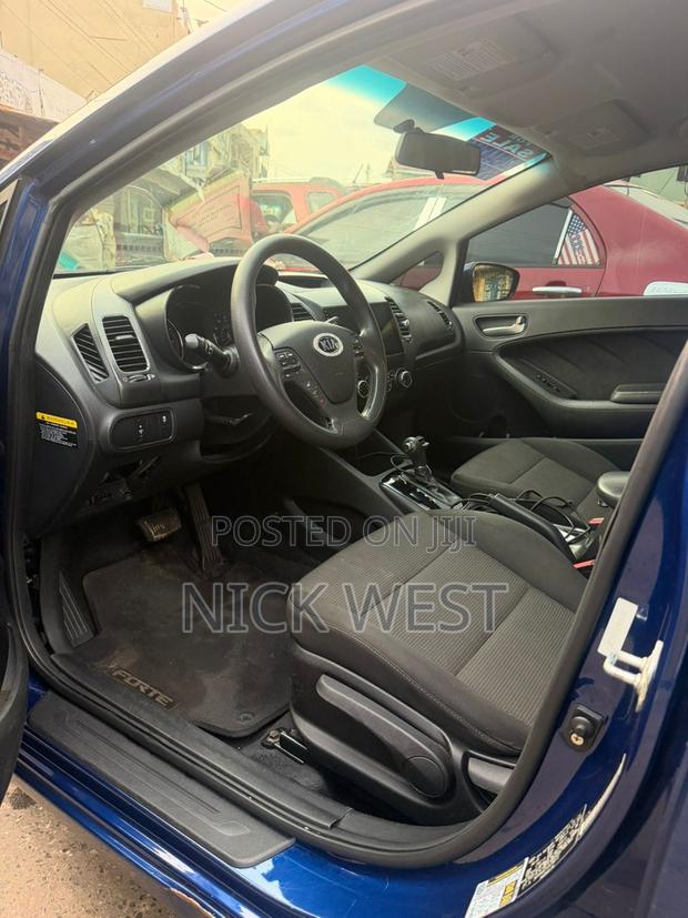 Kia Forte EX Sedan 2018 Blue photo 11