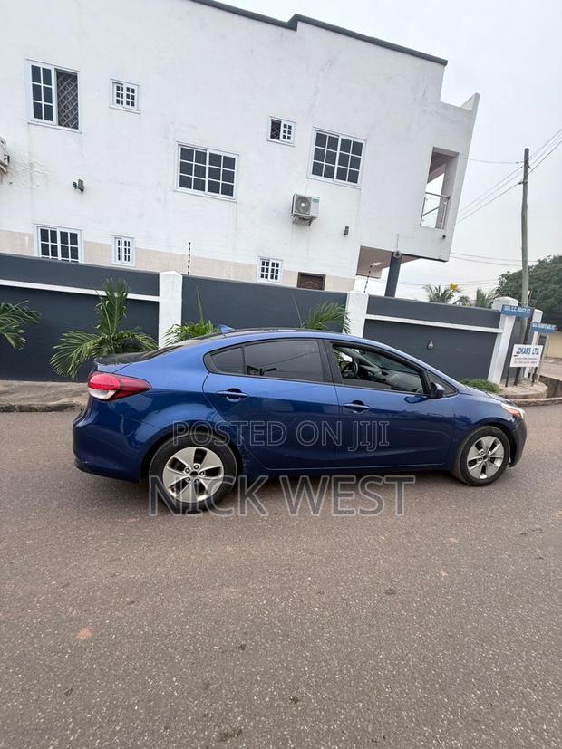 Kia Forte EX Sedan 2018 Blue photo 13