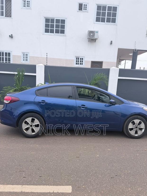 Kia Forte EX Sedan 2018 Blue photo 16