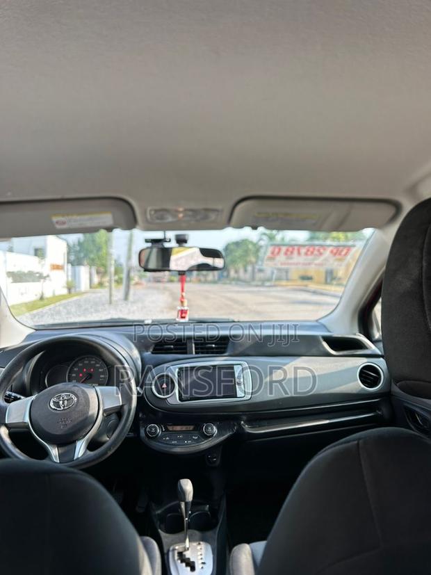 Toyota Vitz 1.3 FWD 5dr 2012 Red