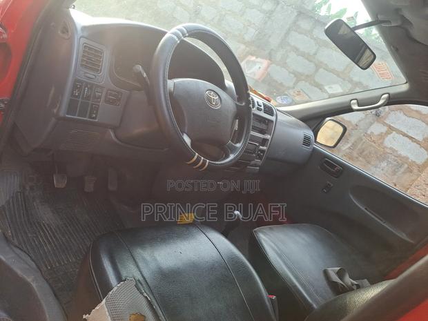 Toyota HiAce 2008 Red photo 9