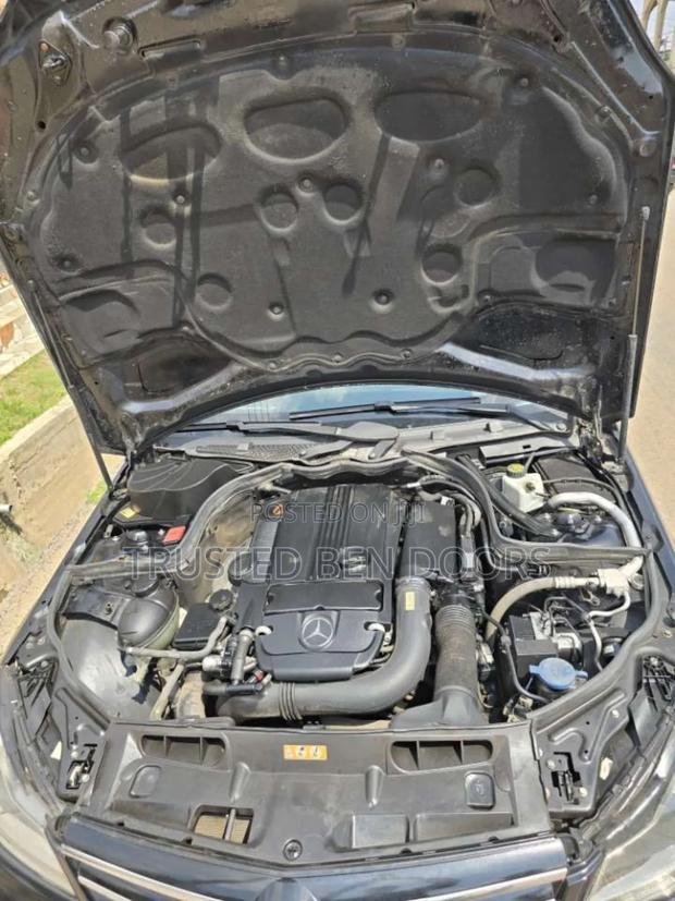 Mercedes-Benz C250 2014 Black photo 2